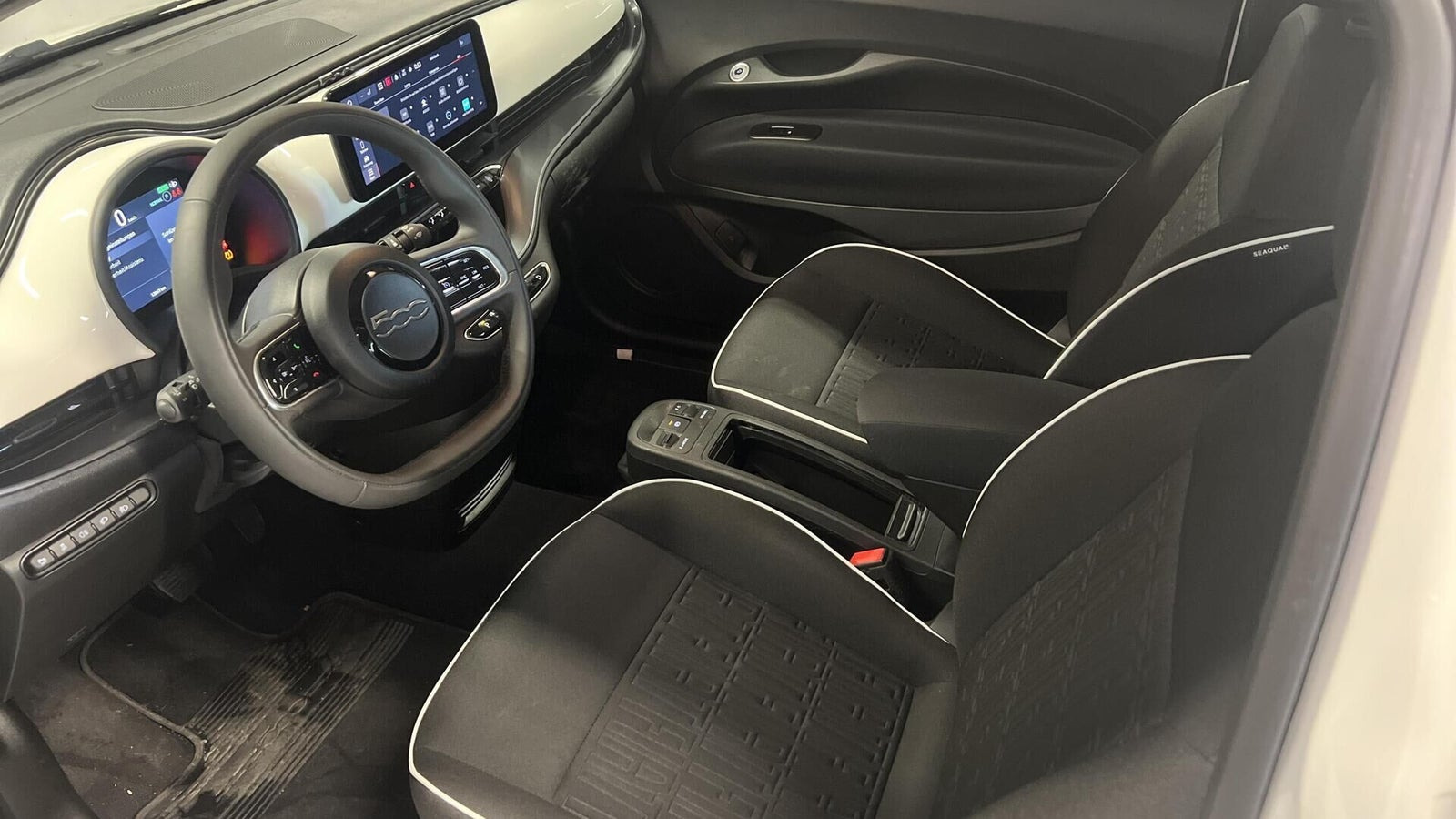 Hvid Fiat 500e fra 2024