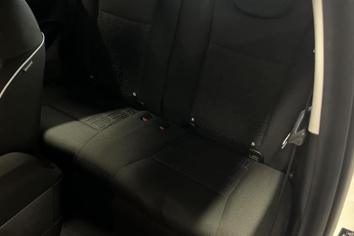 Hvid Fiat 500e fra 2024