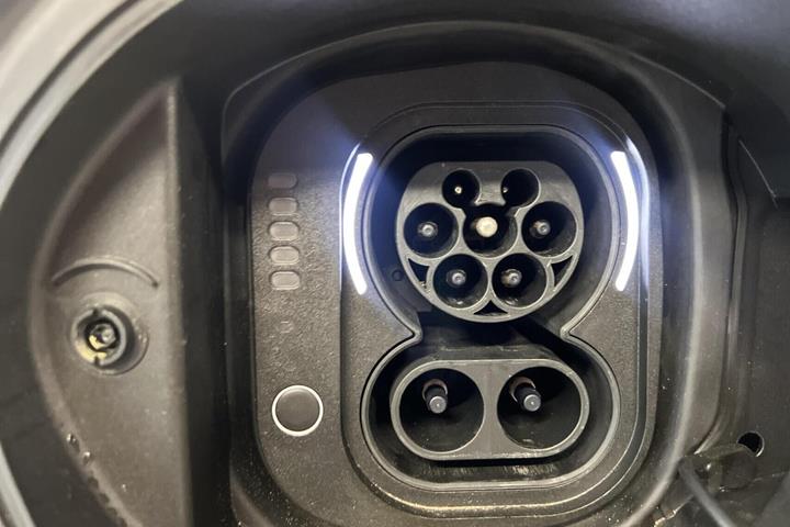 Hvid Fiat 500e fra 2024