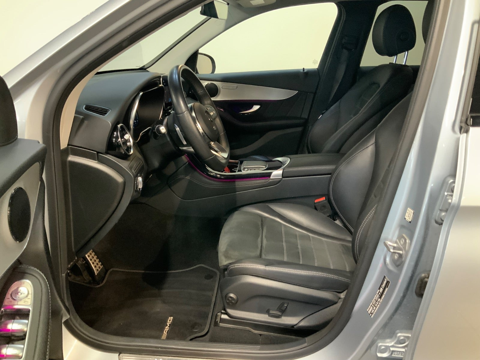 Sølv Mercedes GLC300 de fra 2021