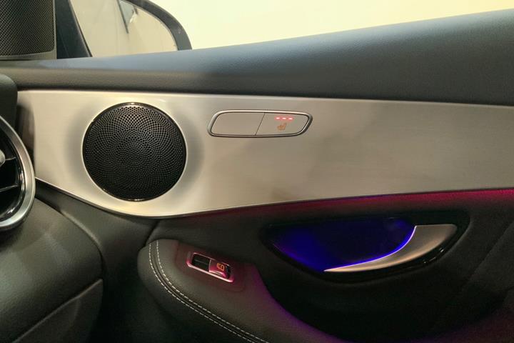 Sølv Mercedes GLC300 de fra 2021