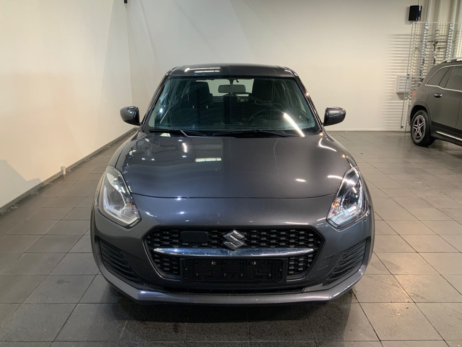 Grå Suzuki Swift fra 2022