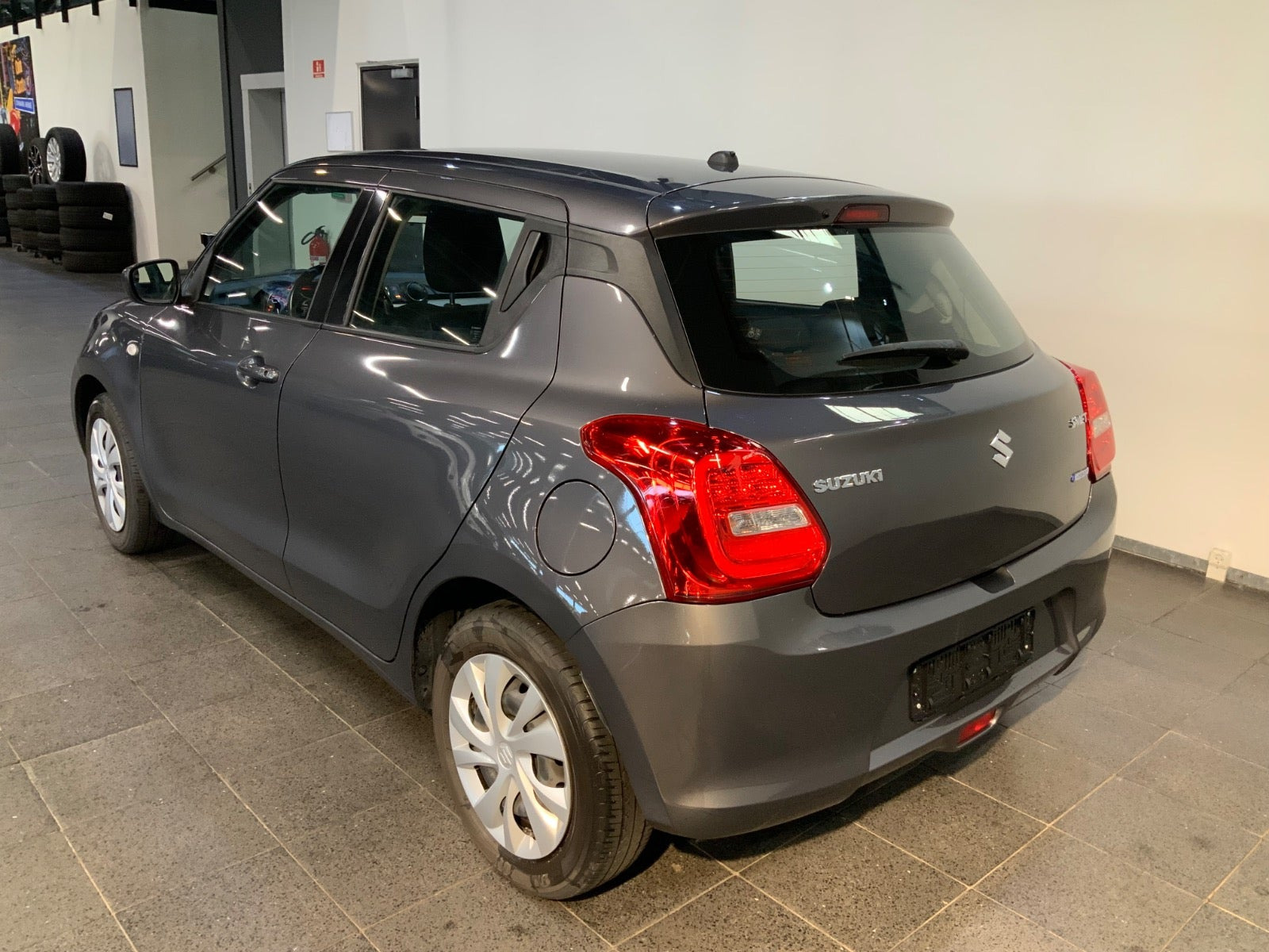 Grå Suzuki Swift fra 2022
