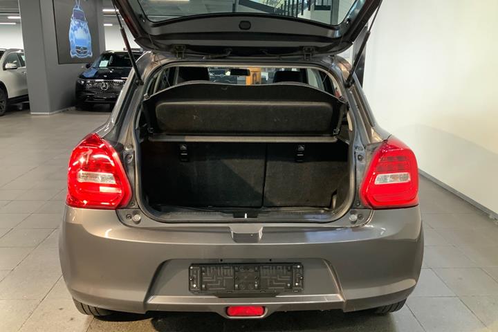 Grå Suzuki Swift fra 2022