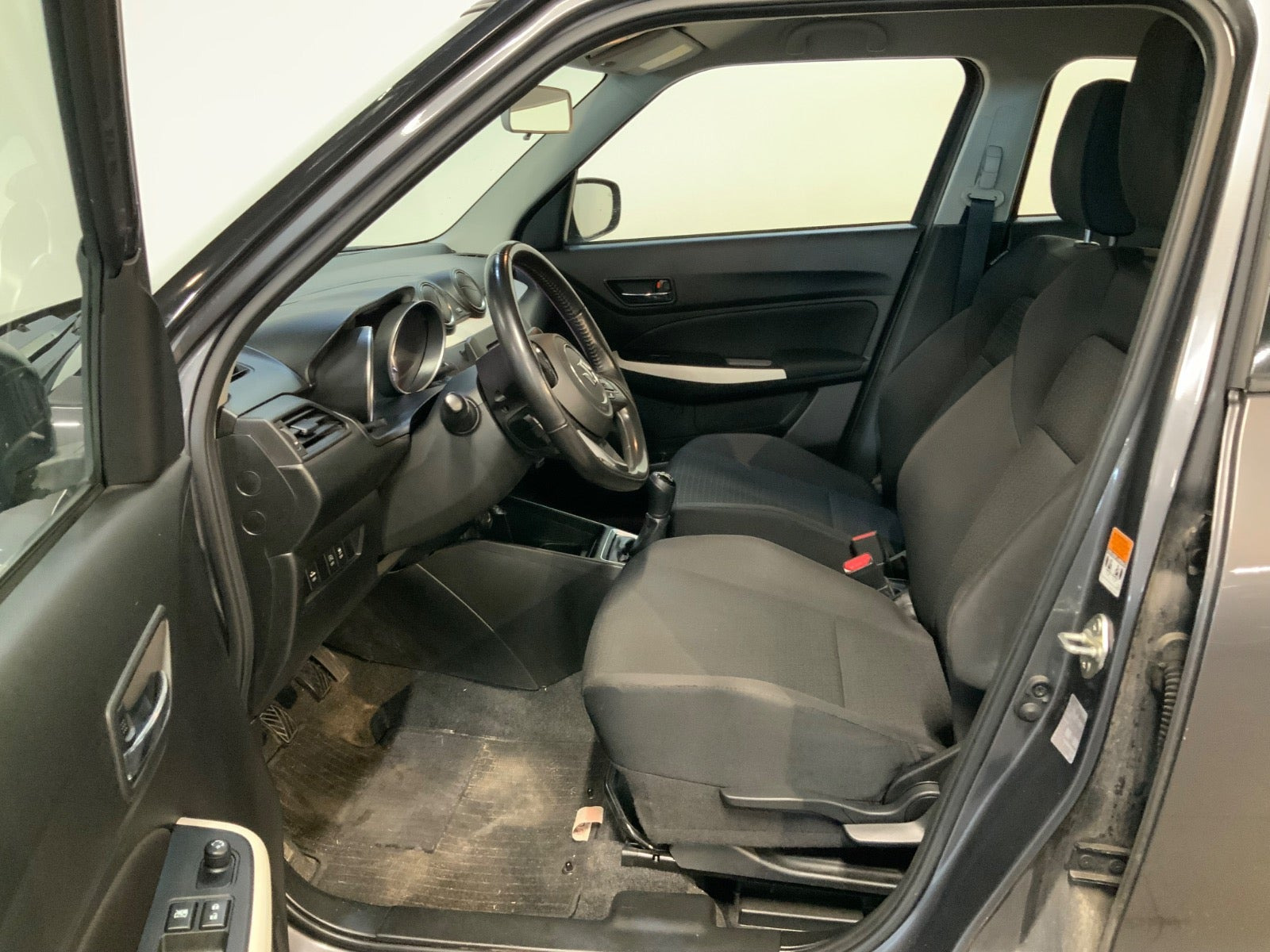 Grå Suzuki Swift fra 2022