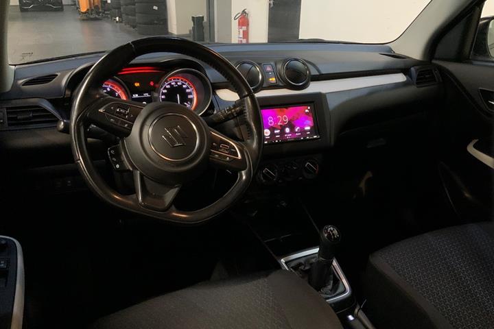 Grå Suzuki Swift fra 2022