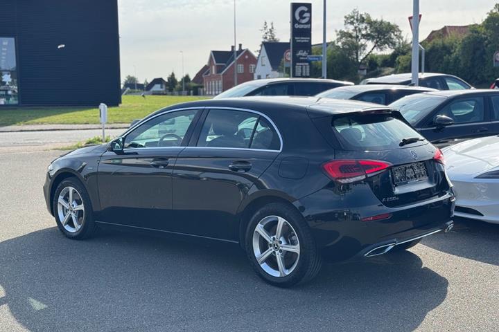 Sort Mercedes A250 e fra 2021