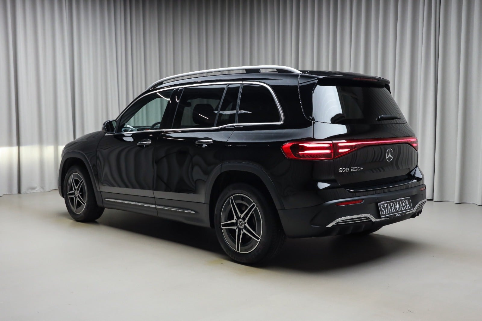 Sort Mercedes EQB250+ fra 2026