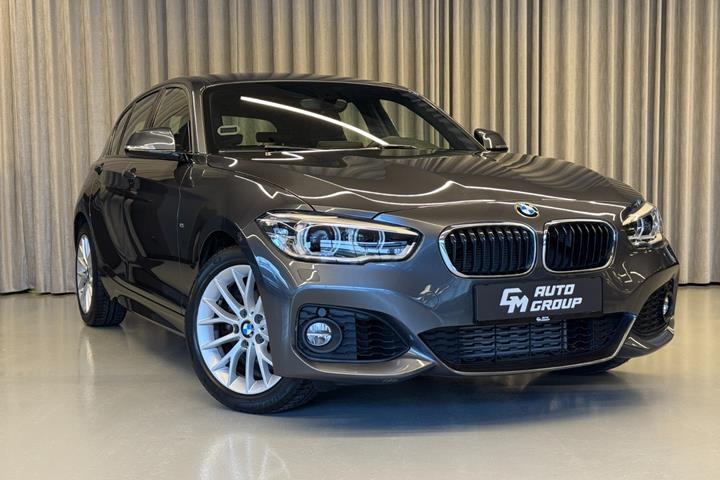 Grå BMW 118i fra 2018