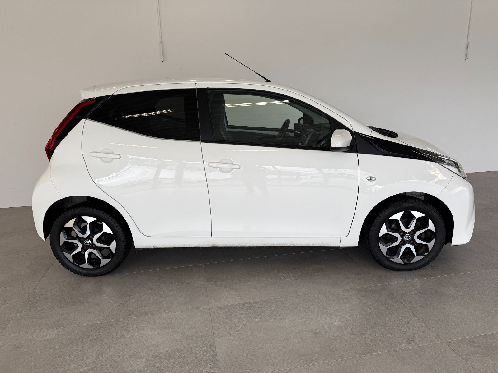 Hvid Toyota Aygo fra 2020