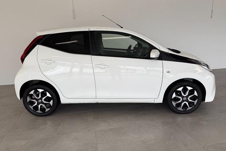 Hvid Toyota Aygo fra 2020