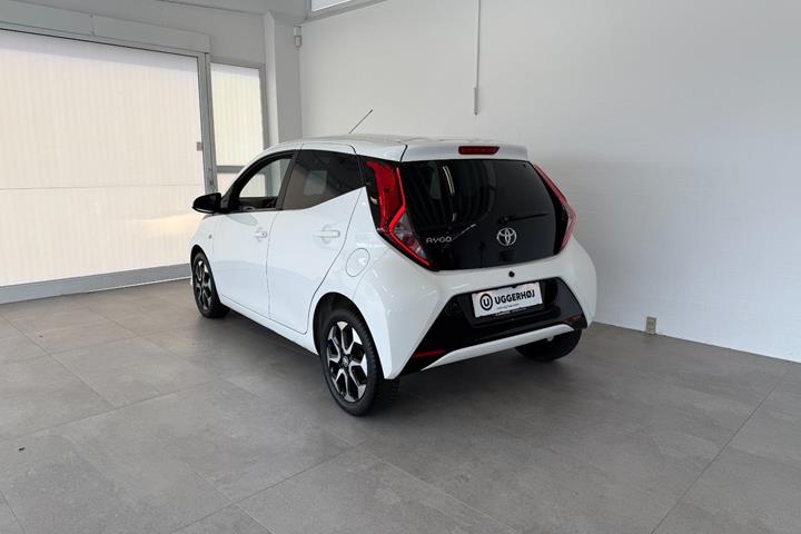 Hvid Toyota Aygo fra 2020