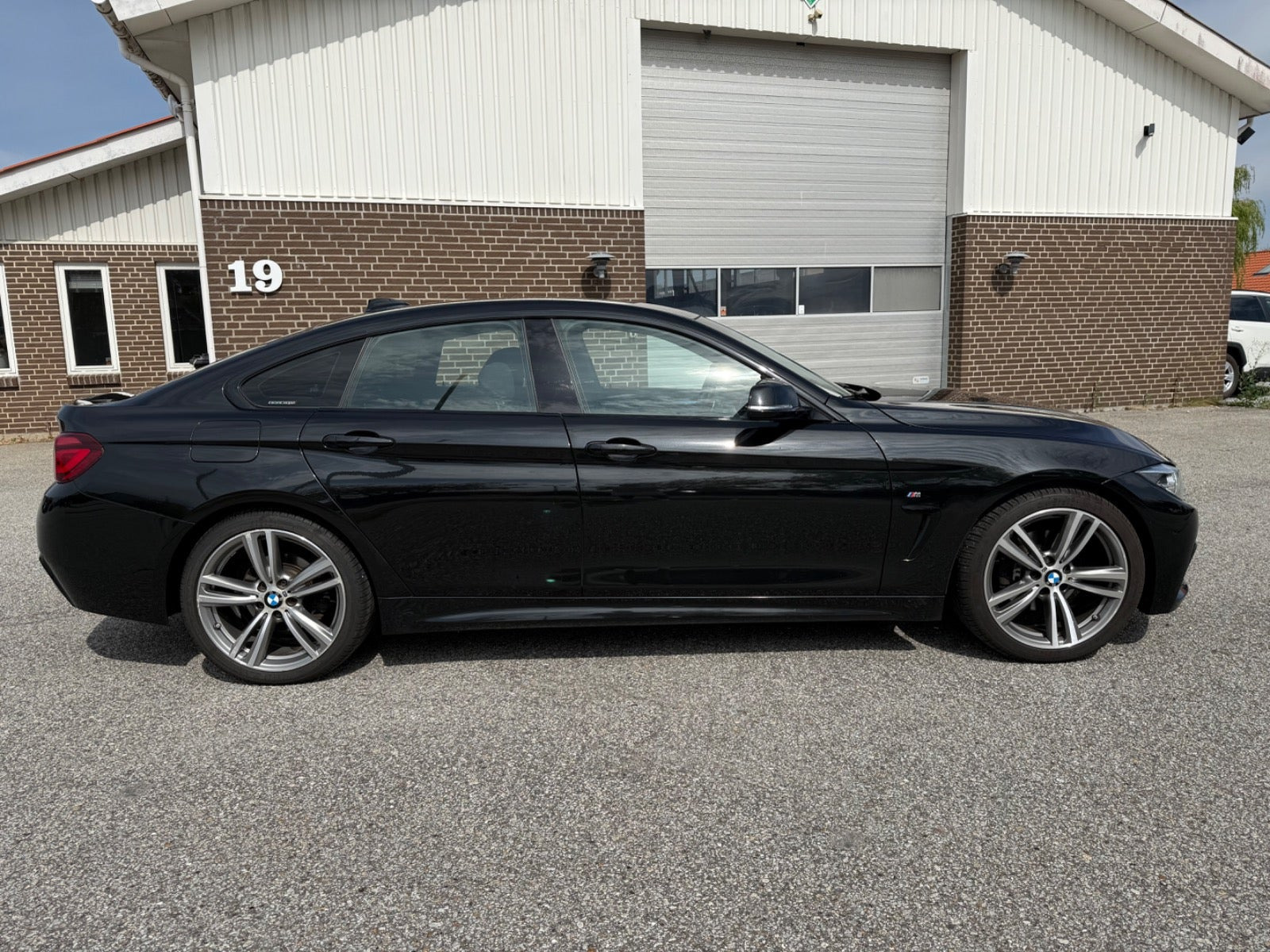 Sort BMW 420d fra 2020