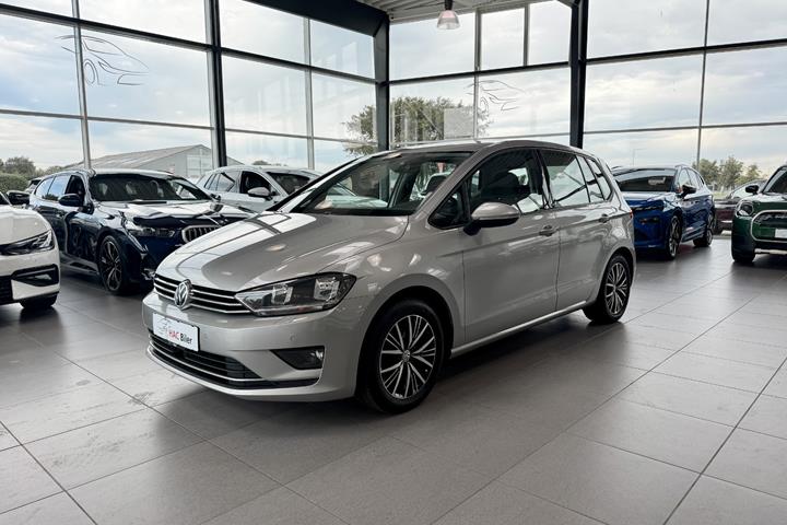 Gul VW Golf Sportsvan fra 2017