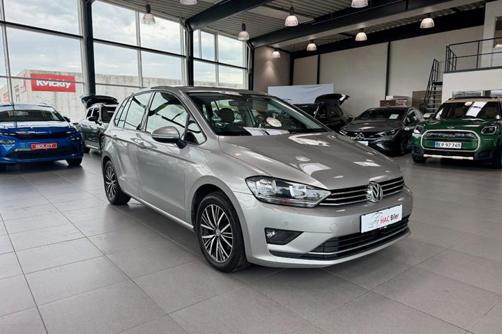 Gul VW Golf Sportsvan fra 2017