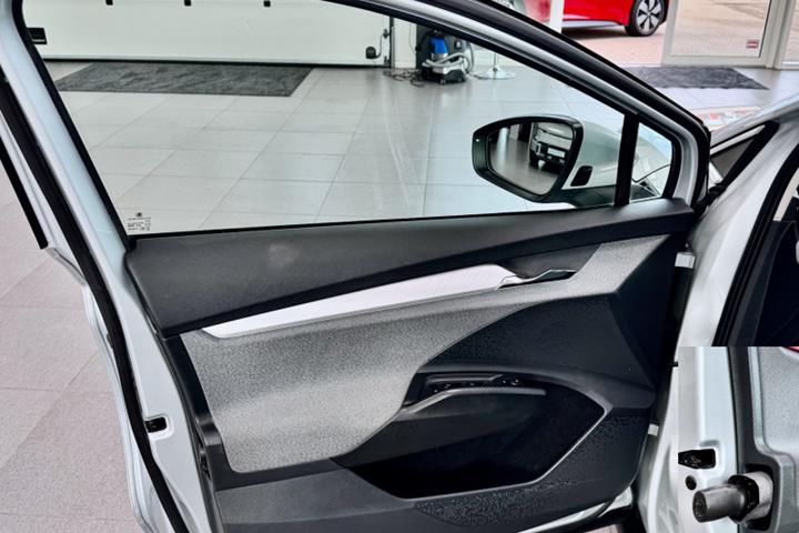 Gul Skoda Enyaq fra 2021