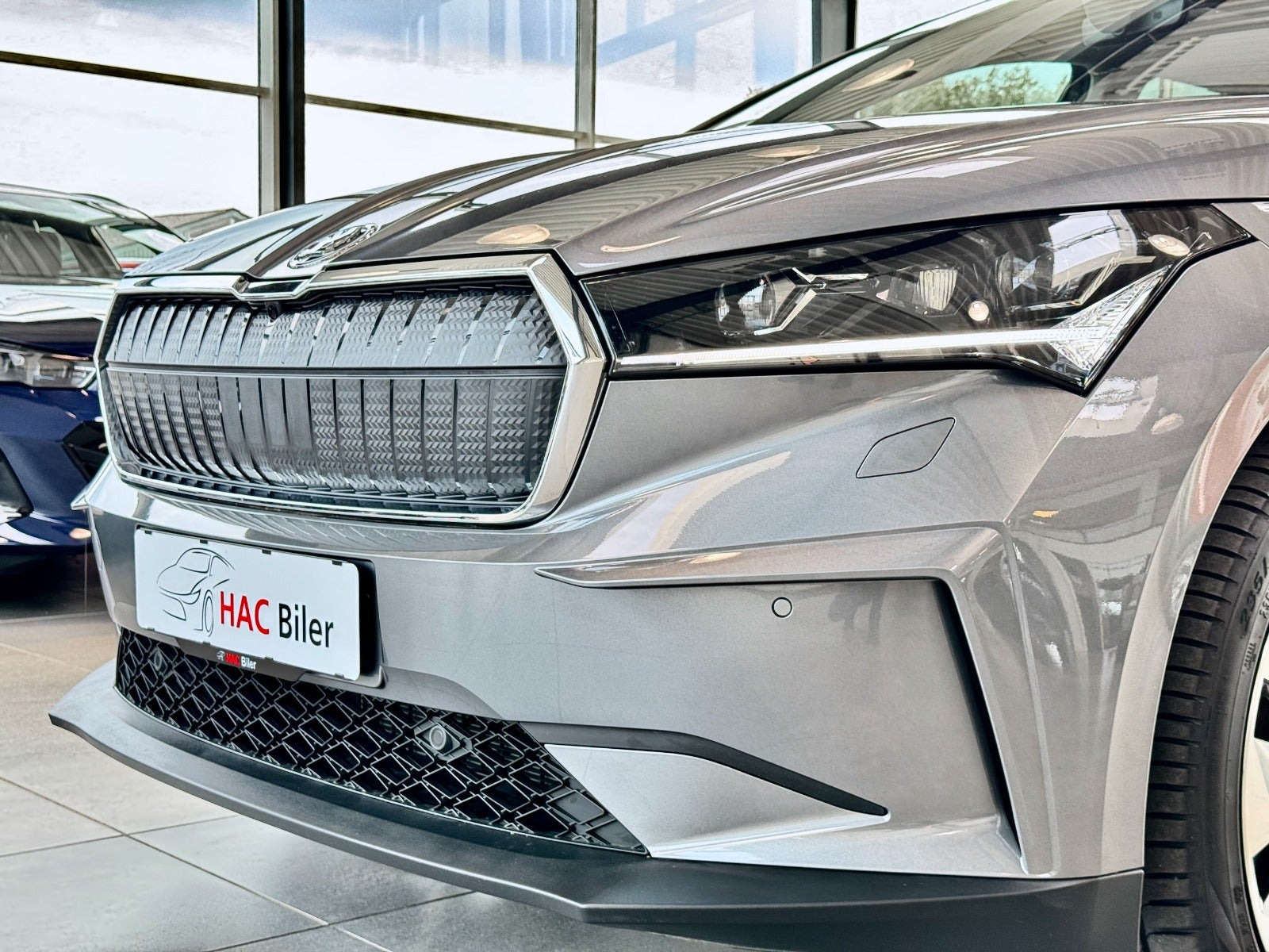 Grå Skoda Enyaq fra 2025