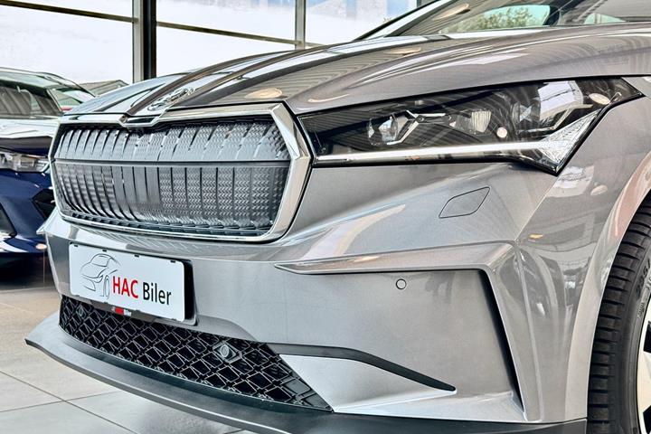 Grå Skoda Enyaq fra 2025