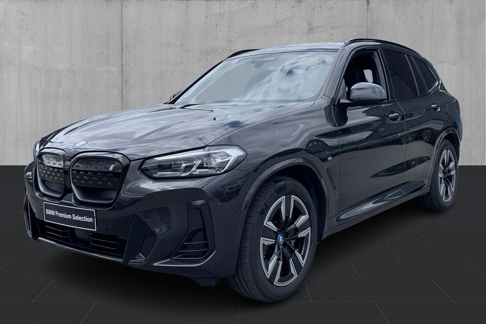 Grå BMW iX3 fra 2024