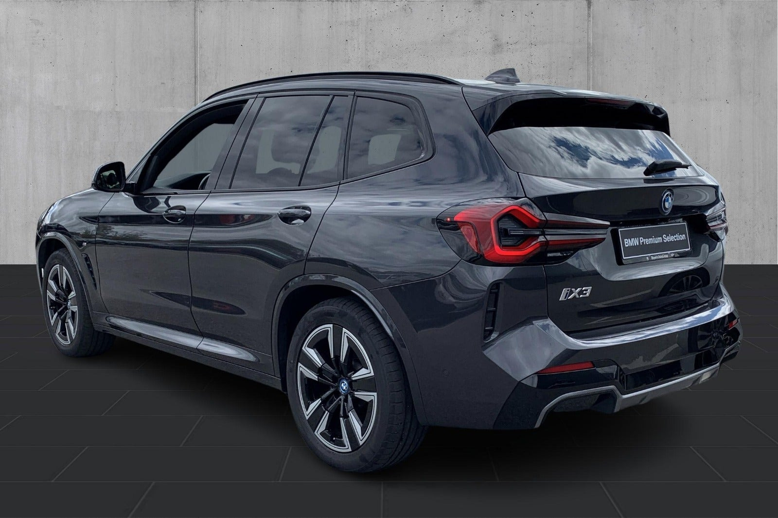 Grå BMW iX3 fra 2024