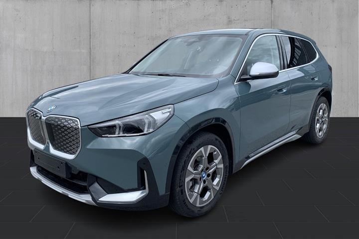 Grøn BMW iX1 fra 2024
