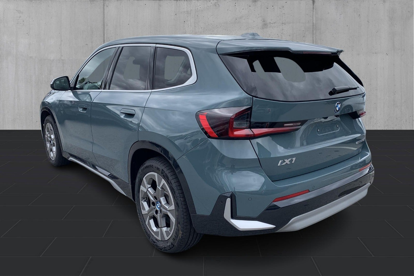 Grøn BMW iX1 fra 2024