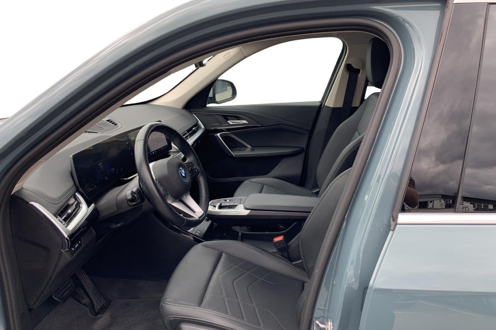 Grøn BMW iX1 fra 2024