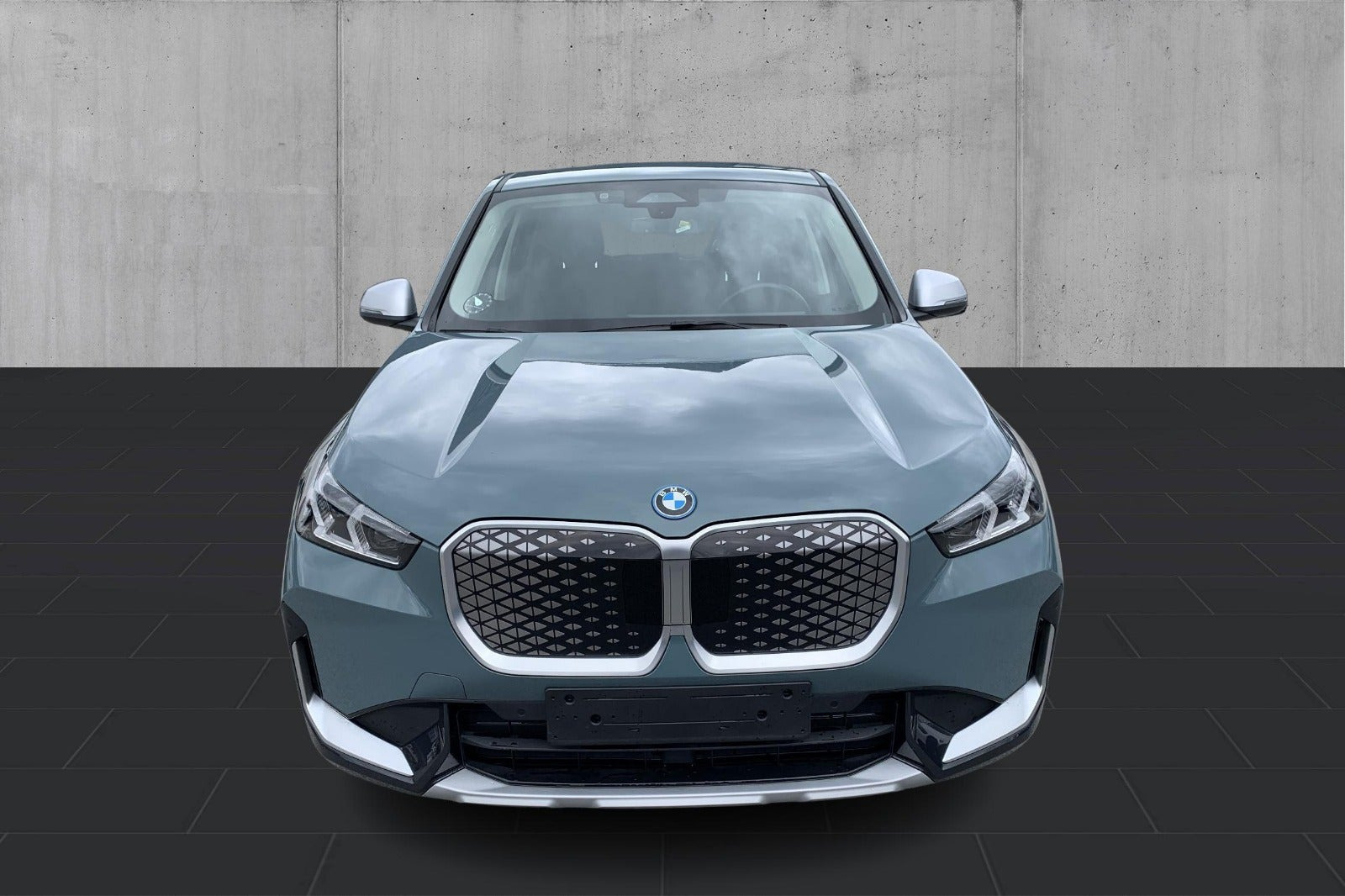Grøn BMW iX1 fra 2024