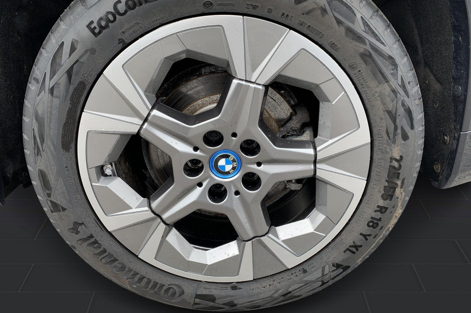 Grøn BMW iX1 fra 2024