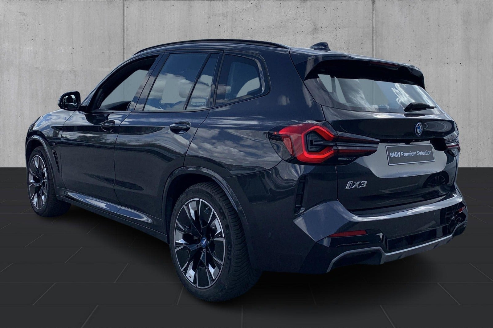 Grå BMW iX3 fra 2024