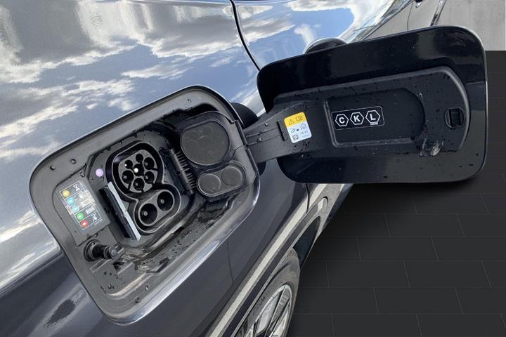 Grå BMW iX3 fra 2024