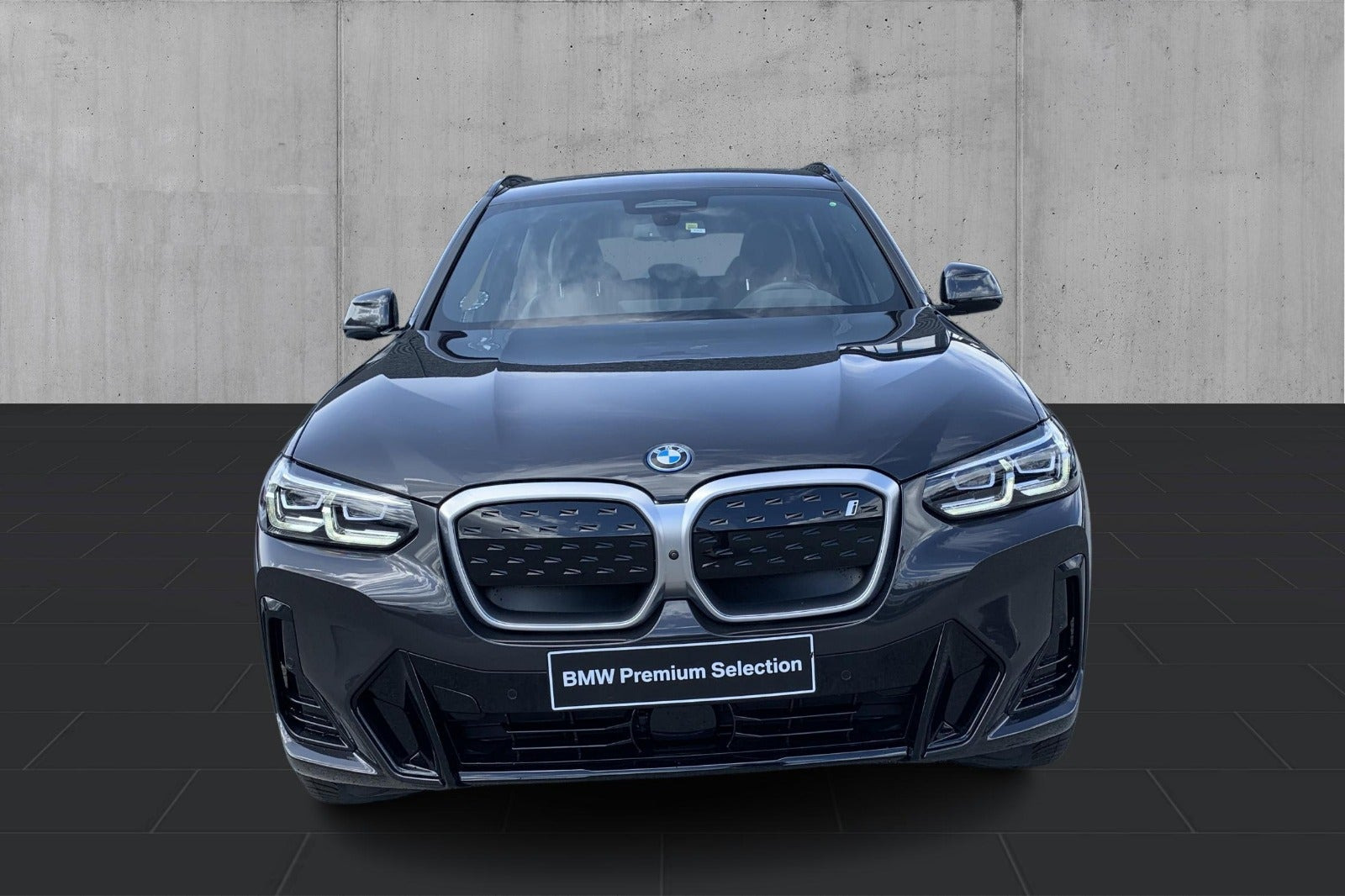 Grå BMW iX3 fra 2024