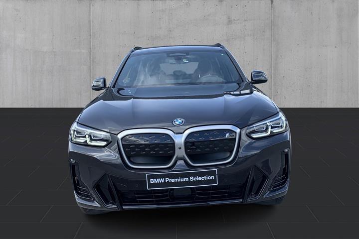 Grå BMW iX3 fra 2024