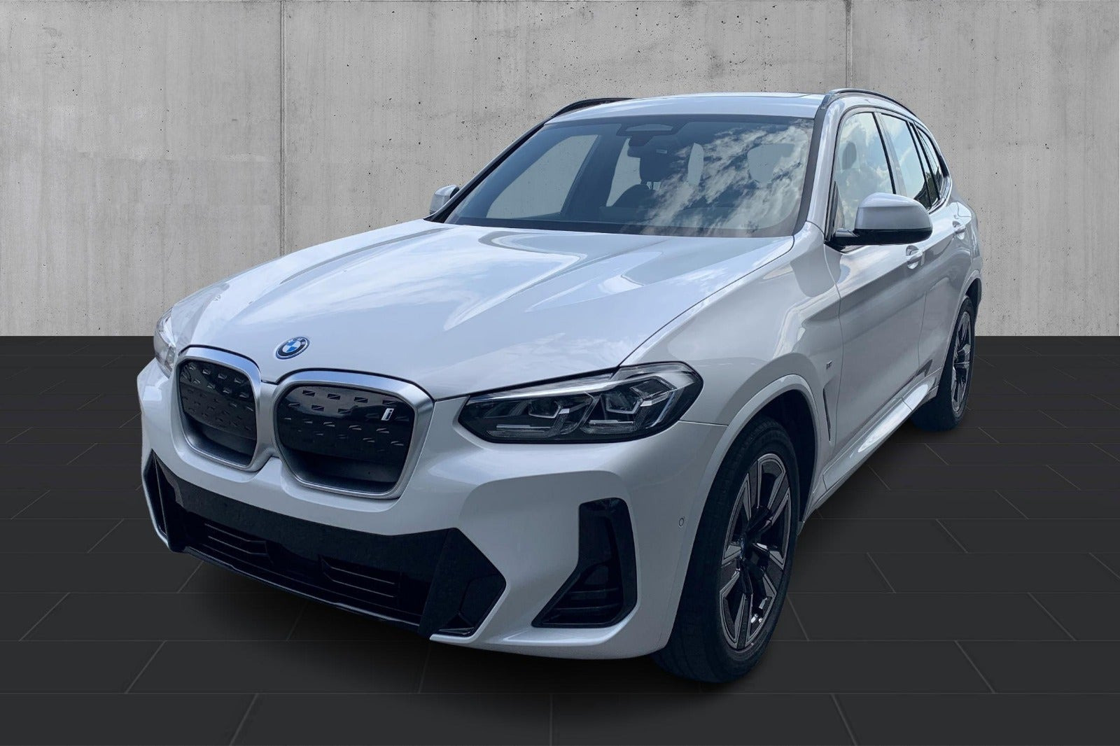 Hvid BMW iX3 fra 2024