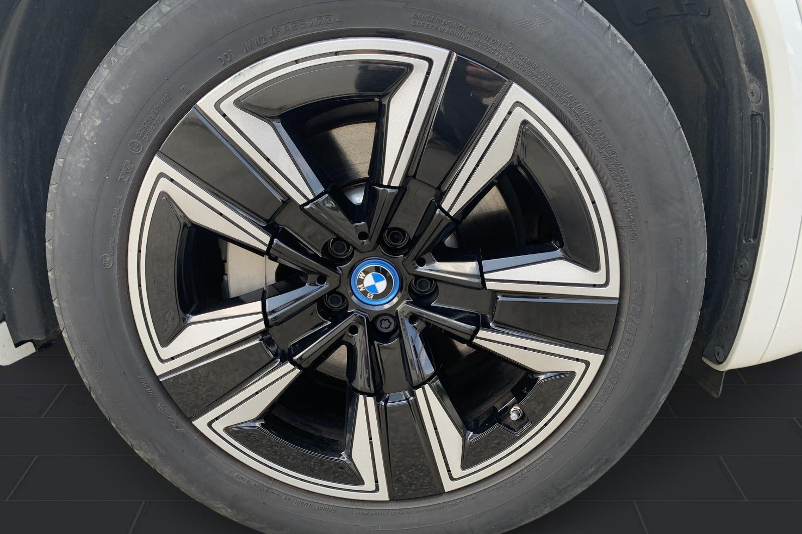 Hvid BMW iX3 fra 2024
