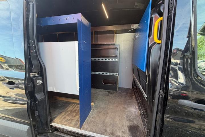 Sort Ford Transit 350 L2 Van fra 2017