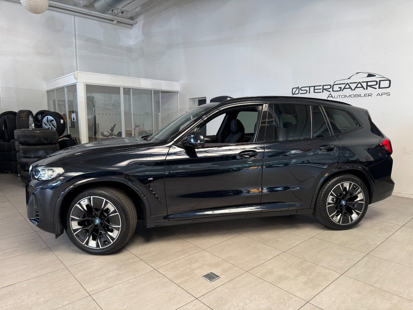 Sort BMW iX3 fra 2025