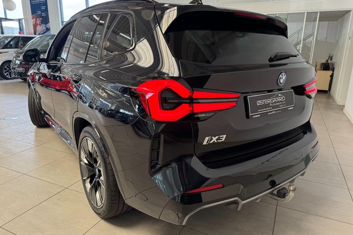 Sort BMW iX3 fra 2025