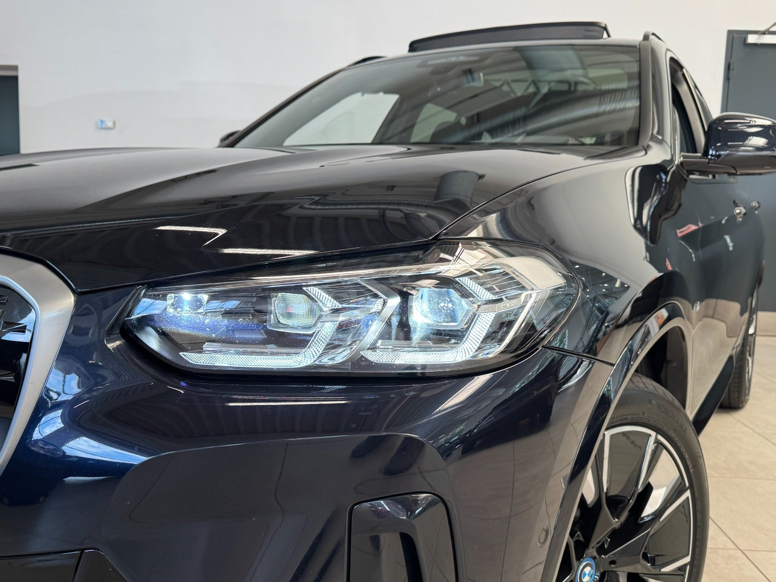 Sort BMW iX3 fra 2025