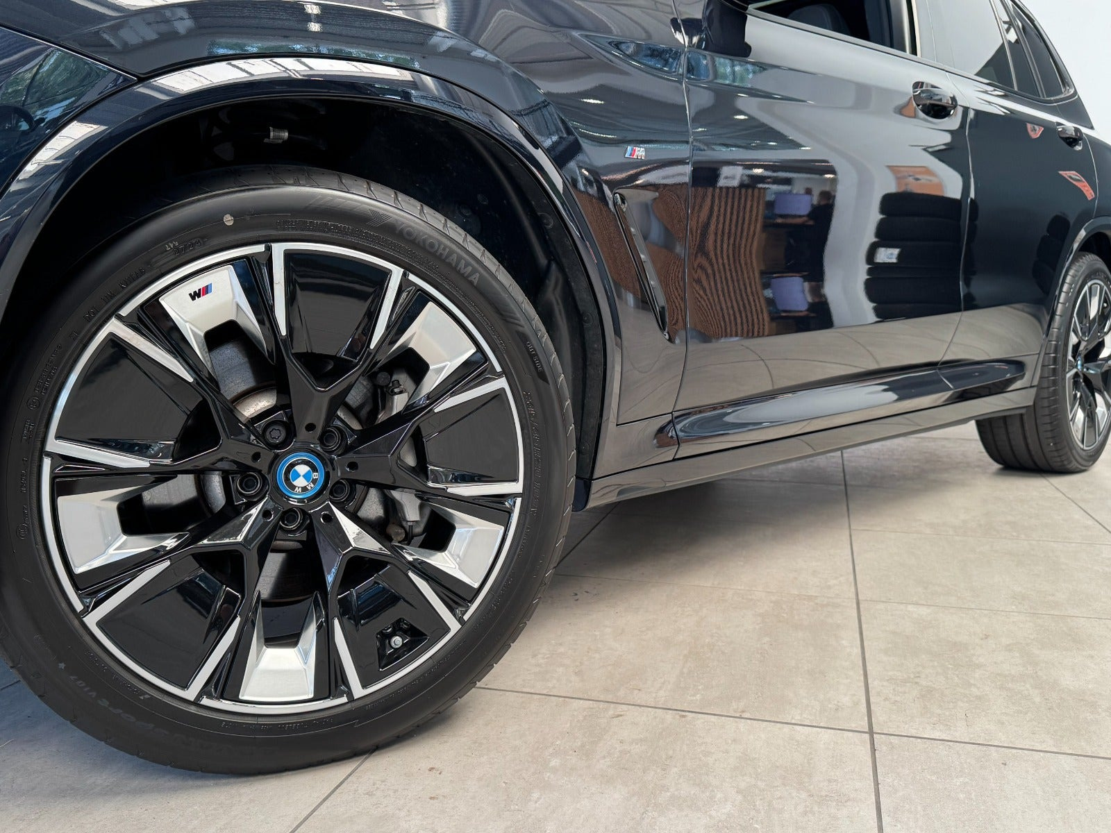 Sort BMW iX3 fra 2025