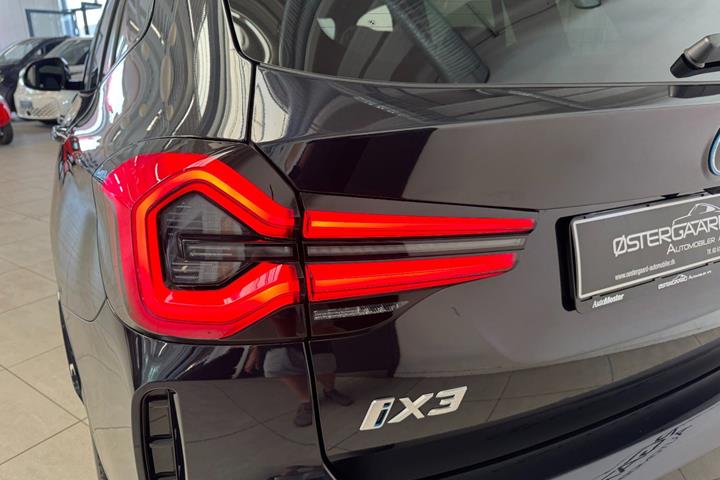 Sort BMW iX3 fra 2025