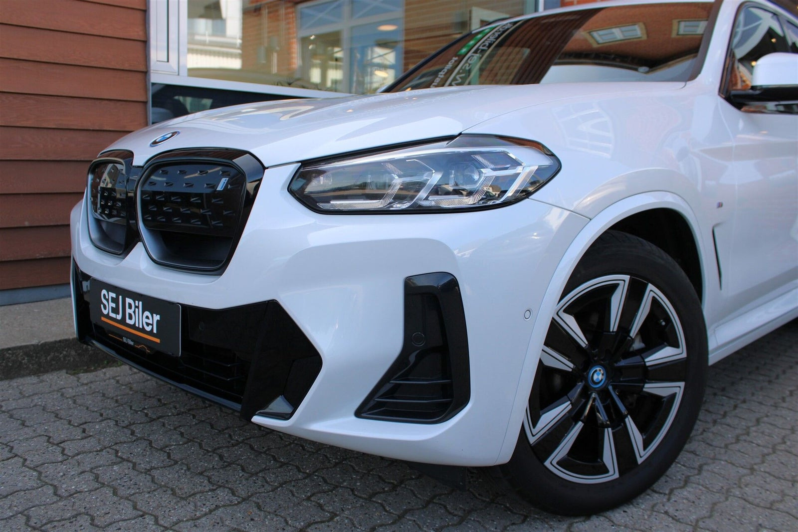 Hvid BMW iX3 fra 2023