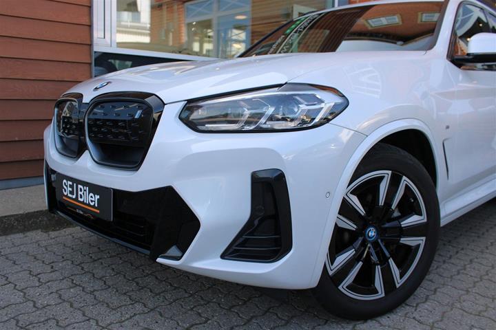 Hvid BMW iX3 fra 2023