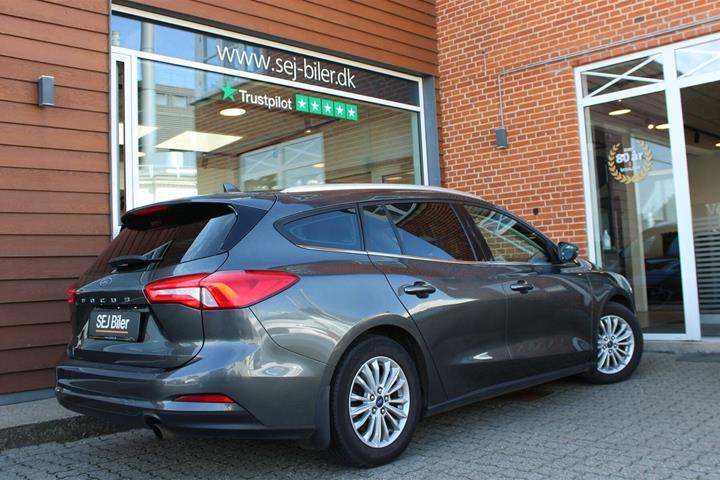Grå Ford Focus fra 2019