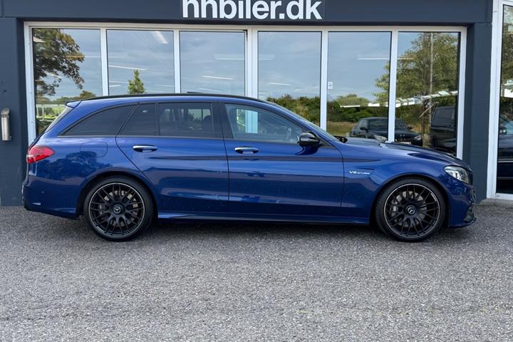 Blå Mercedes C63 fra 2020
