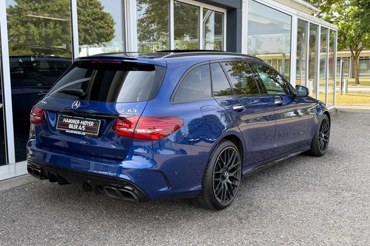 Blå Mercedes C63 fra 2020