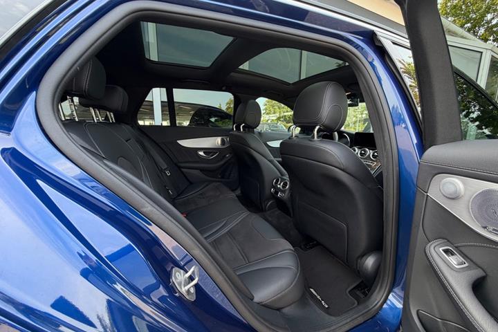Blå Mercedes C63 fra 2020