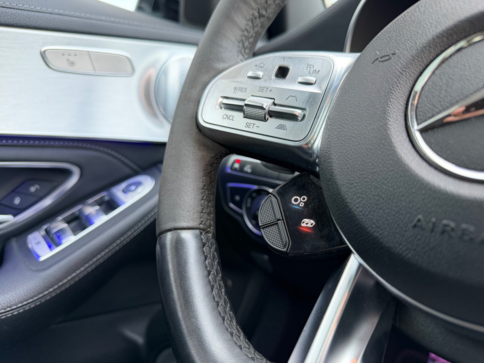Blå Mercedes C63 fra 2020