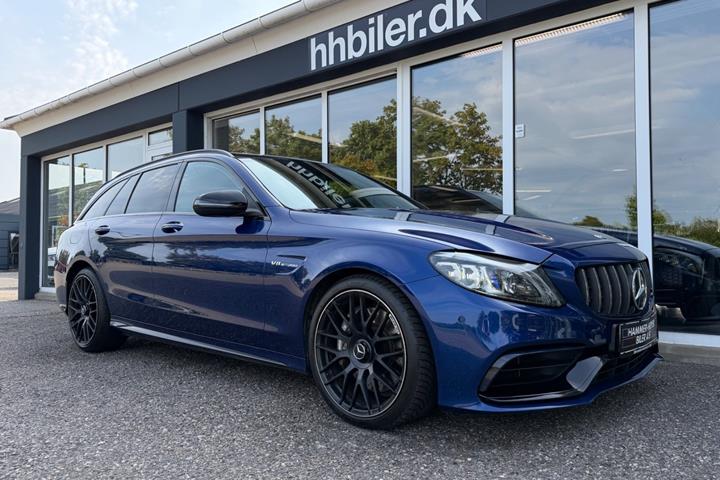 Blå Mercedes C63 fra 2020
