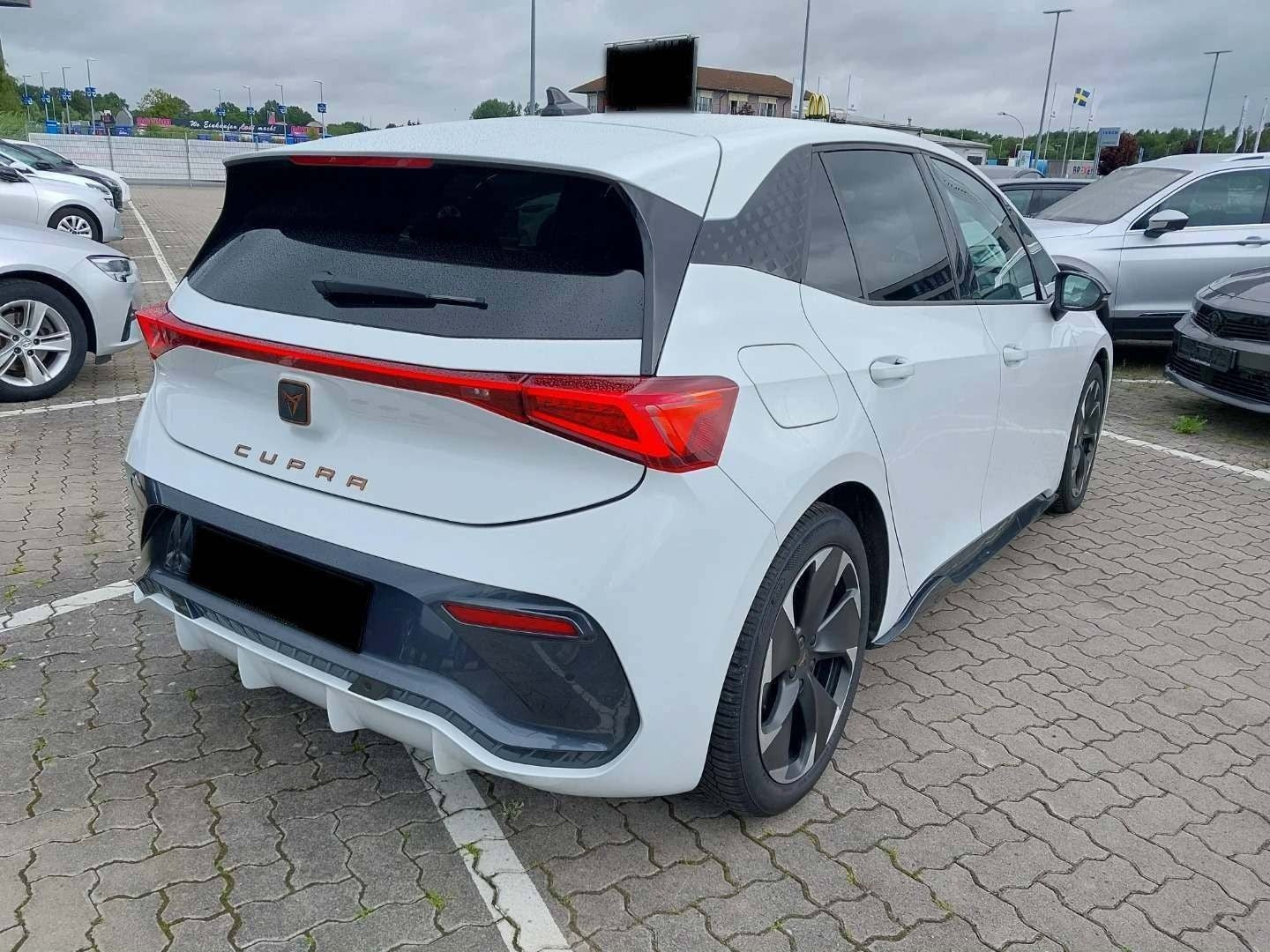 Hvid Cupra Born fra 2023